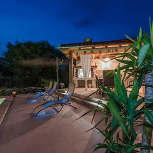 Apartment Jelavic, Sutomiscica